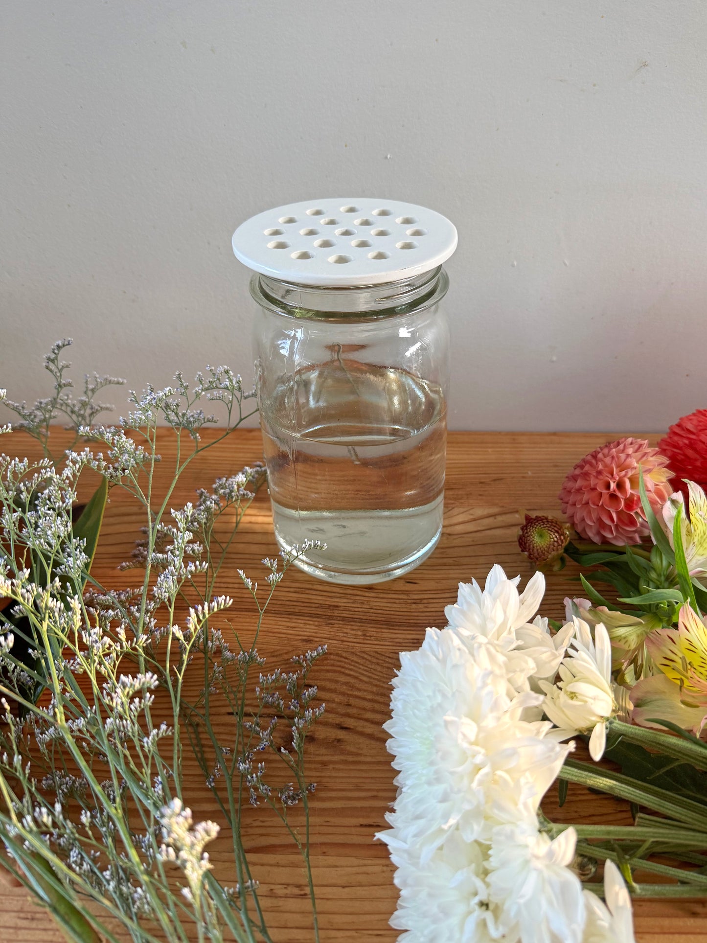 Flower Arranging Disc Medium White