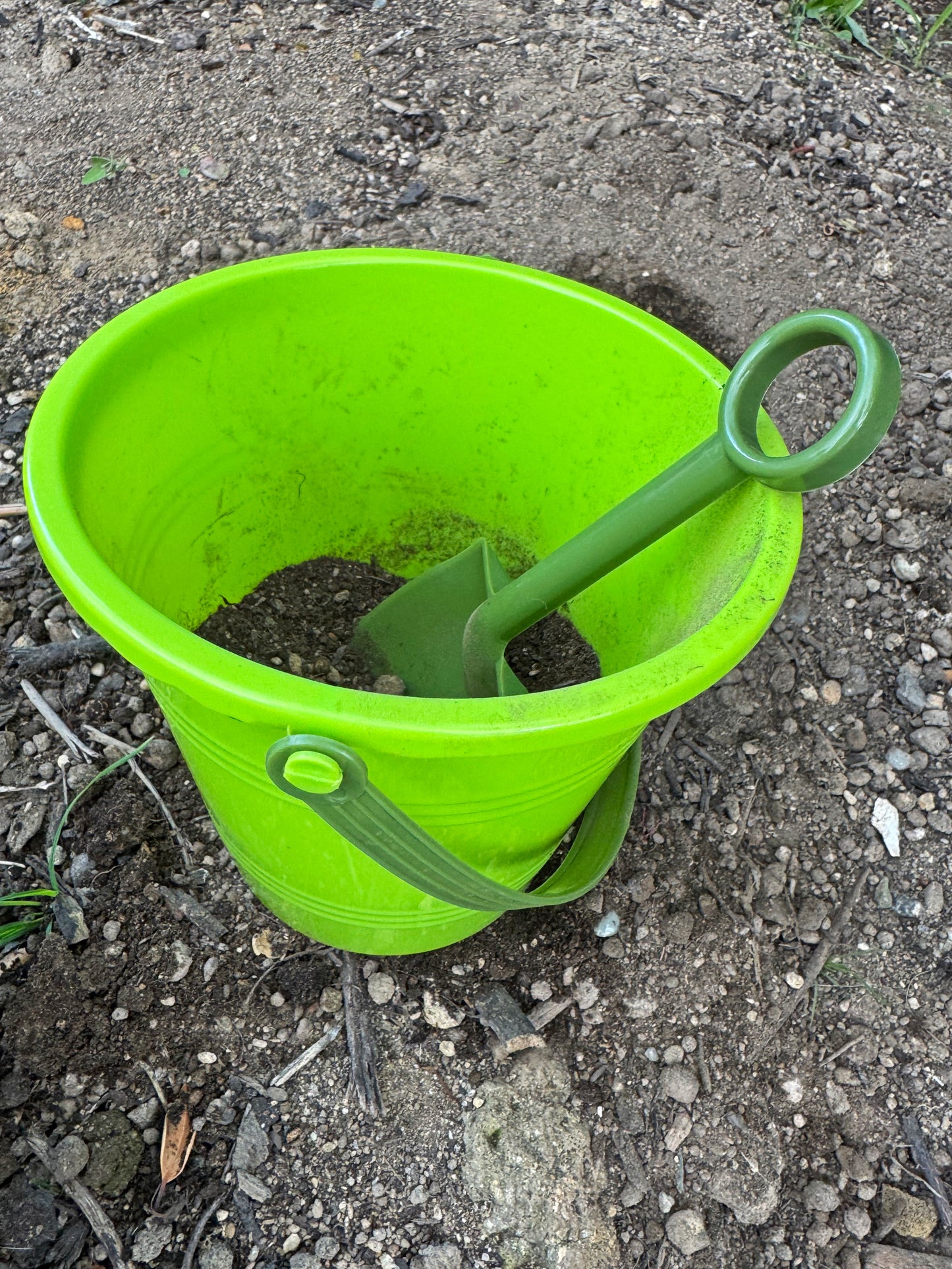 Kids Explorers Bucket with Shovel