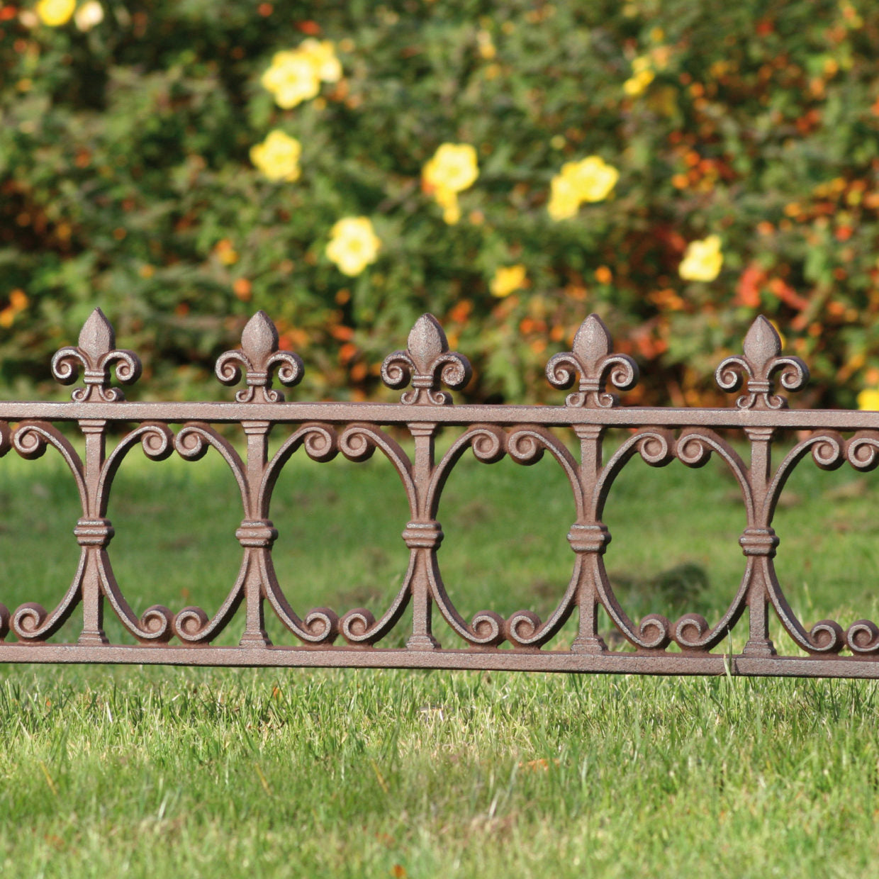 Lawn Fence Fleur-de-lis Large